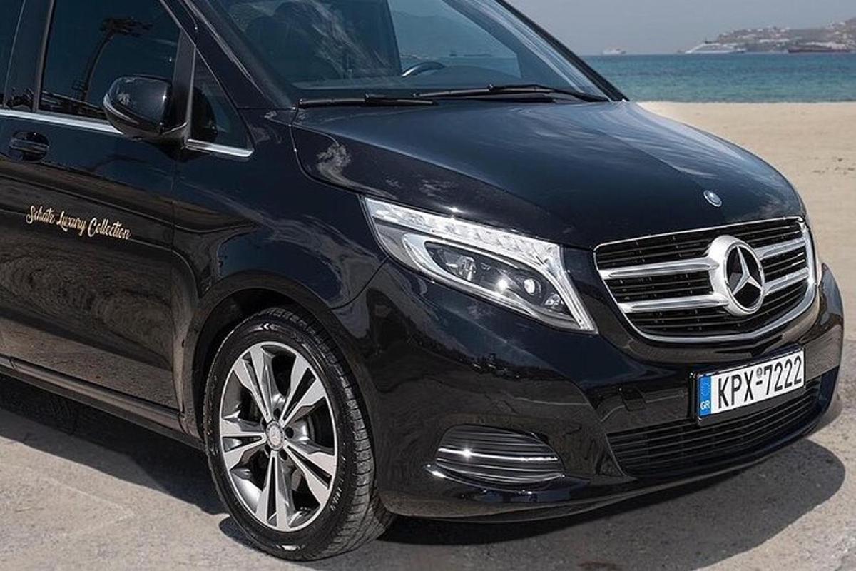 črn mercedes benz SUV parkiran na plaži