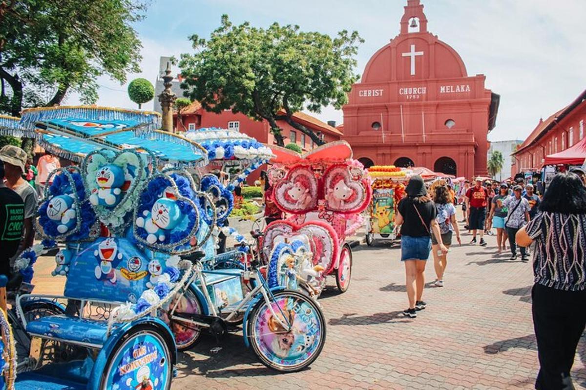 skupina motocyklů zaparkovaných na ulici