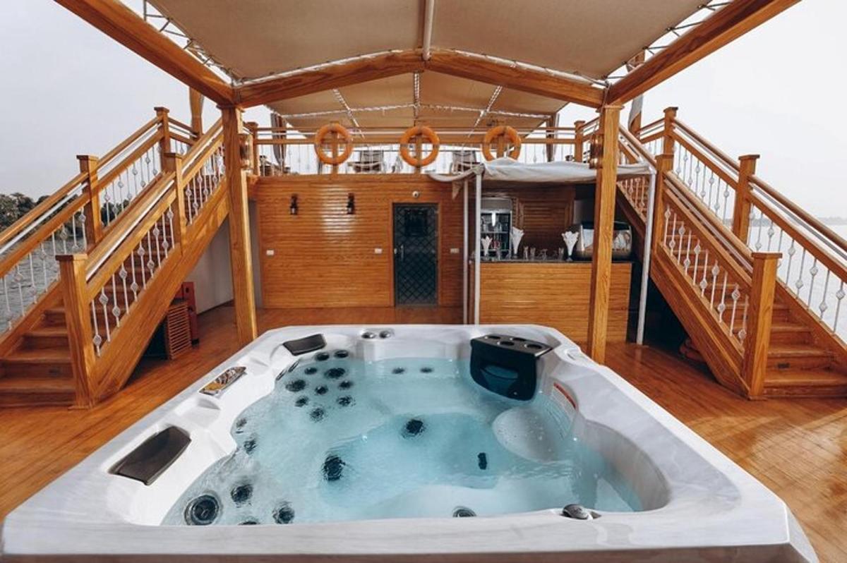 jakuzzi a ház közepén