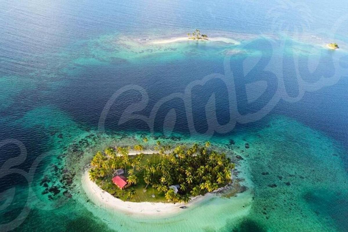 otok v oceanu z napisom Kanada