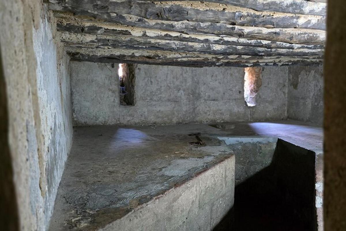an old room with a concrete floor and a ceiling