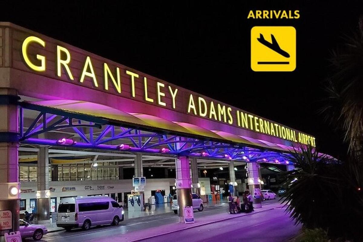 ein Gebäude mit einem Schild mit der Aufschrift „Ancy Adams International Airport“