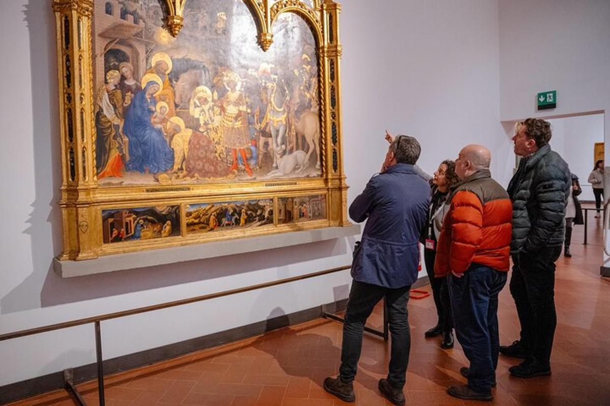 grupp inimesi vaatab muuseumis maali