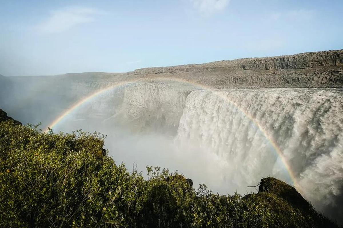 pelangi di ambang air terjun