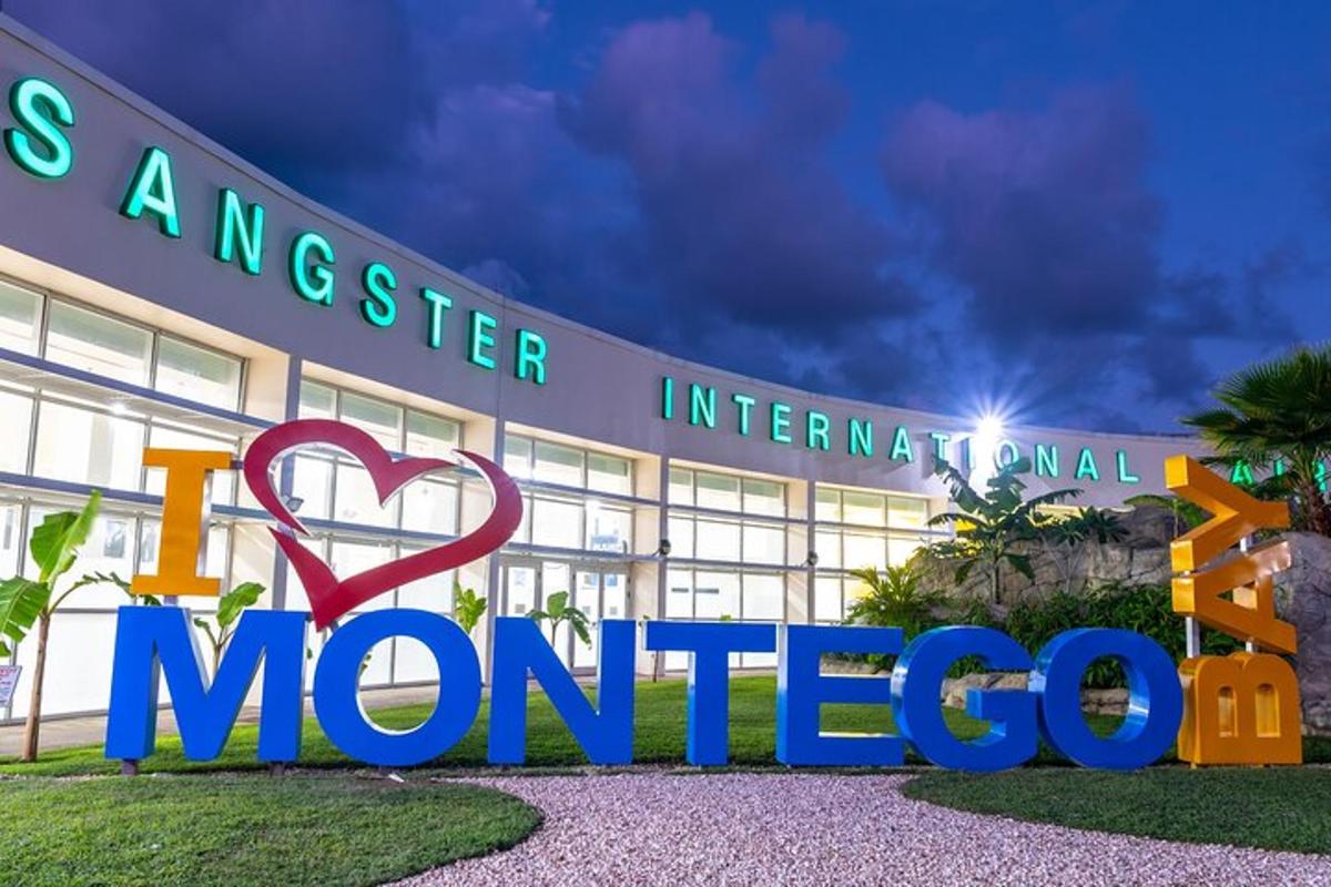 un edificio con l'insegna del montecristo internazionale