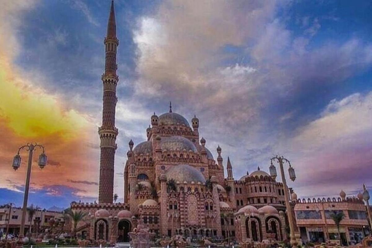 suur hoone suure mošeega ja minaretiga