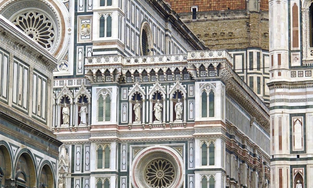 a large building with a lot of windows on it