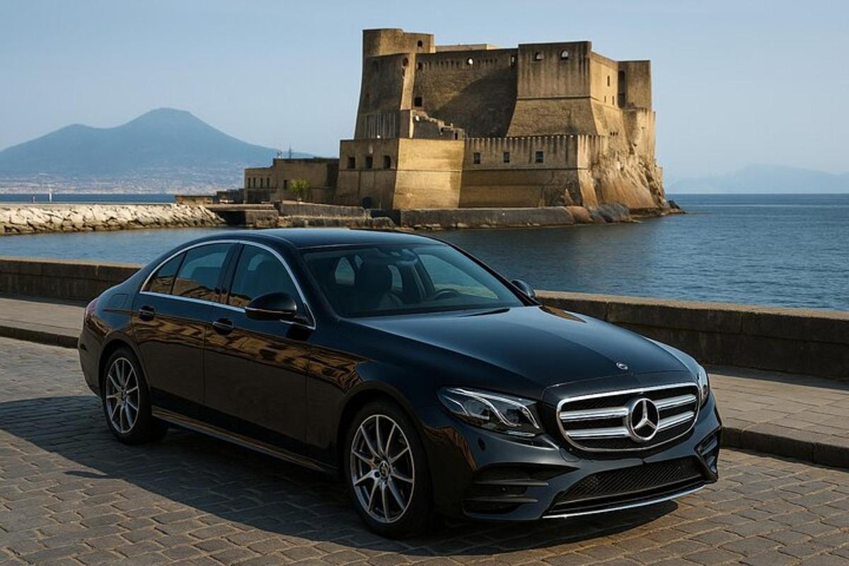 um carro Mercedes Benz preto estacionado em frente a um castelo