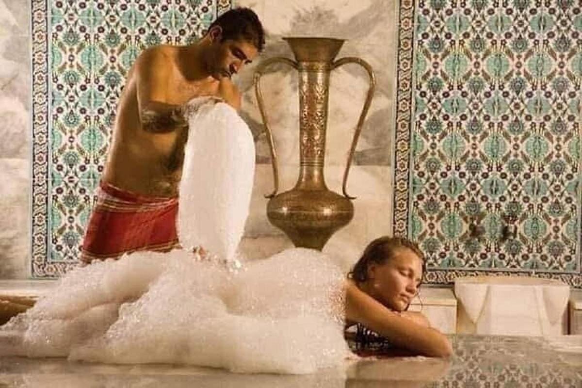 muž a žena jsou ve vaně