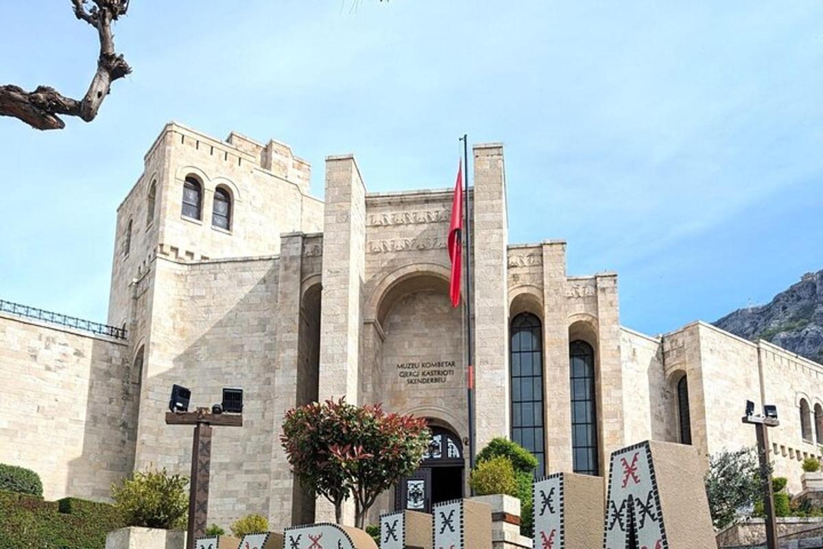 μια εκκλησία με μια σημαία μπροστά της
