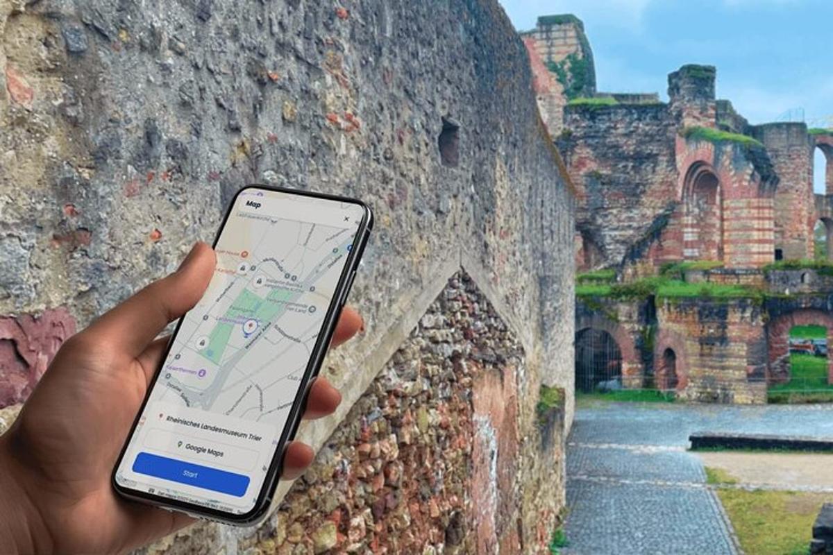 een persoon die een mobiele telefoon voor een muur houdt