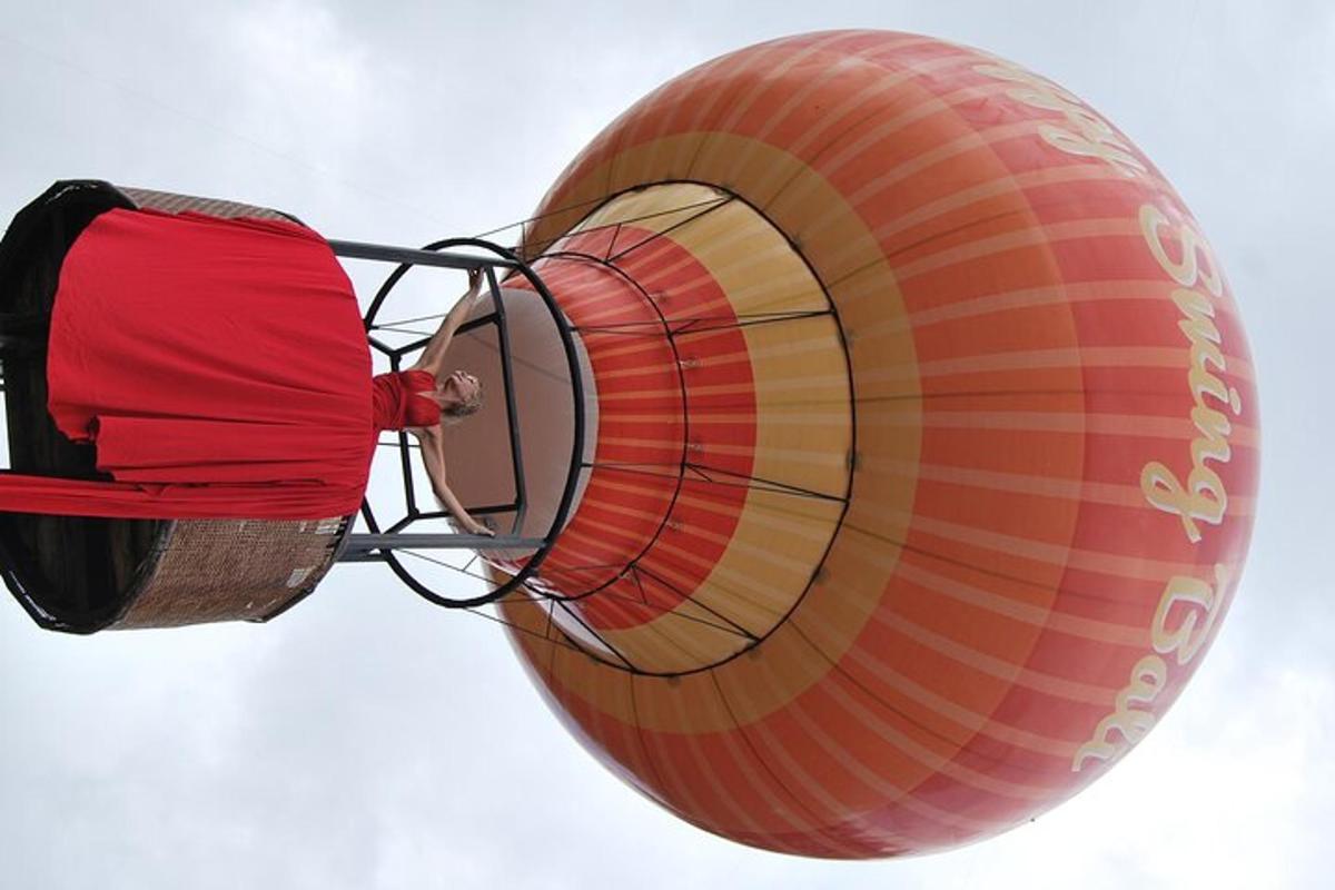 due mongolfiere che volano nel cielo