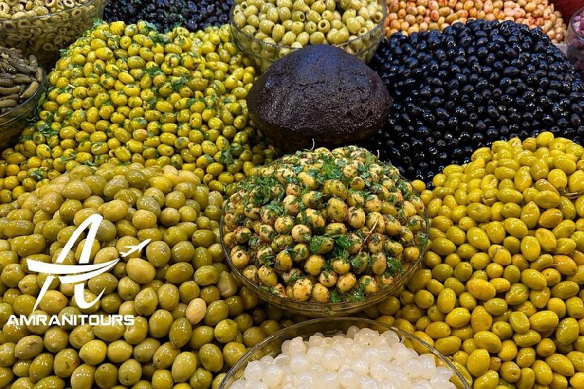 عرض أنواع مختلفة من الفواكه والخضروات