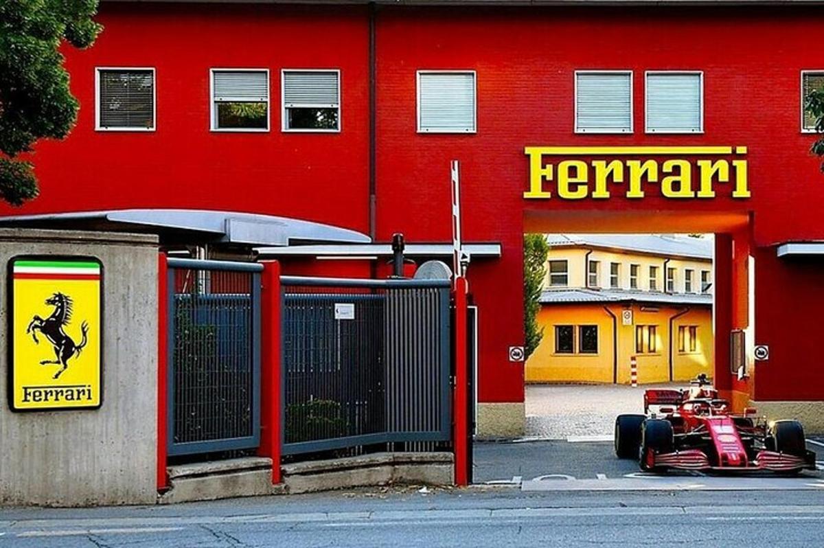 auto zaparkované před červenou budovou