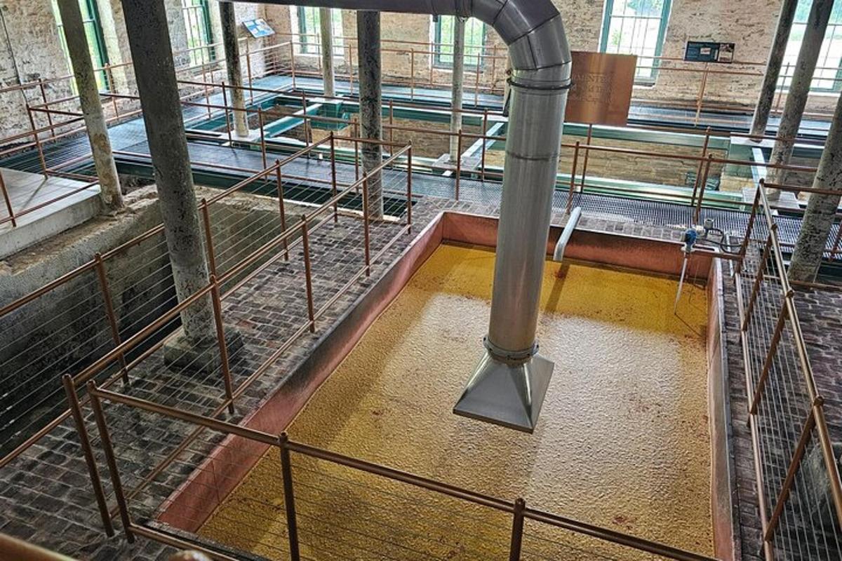 an empty room with a pipe in a building