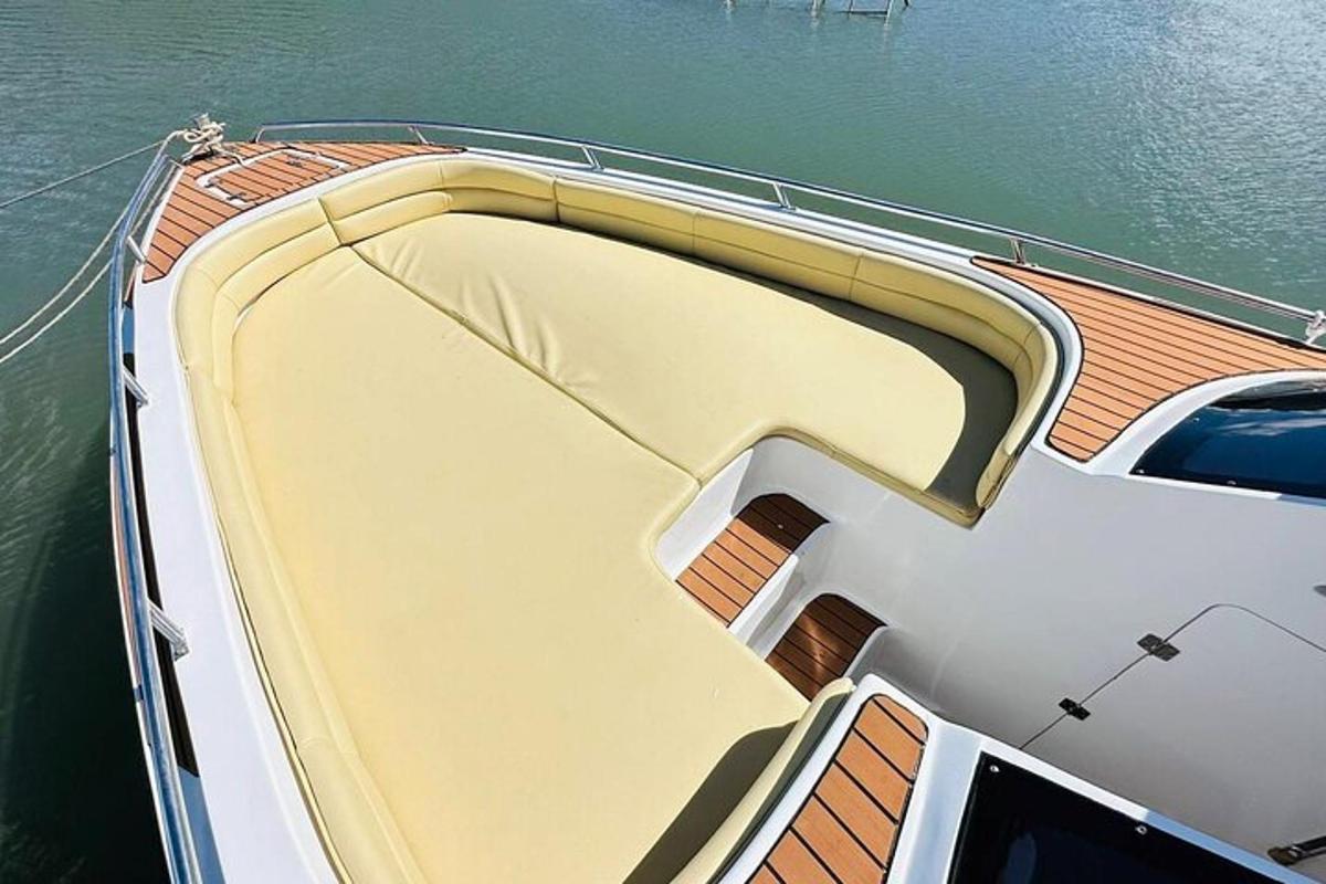 an overhead view of a boat in the water