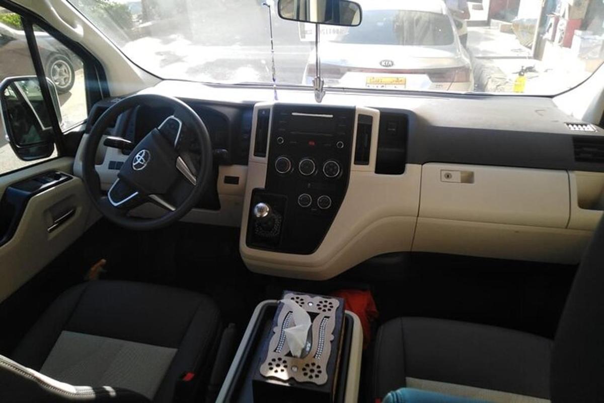 pemandangan bahagian dalam kereta