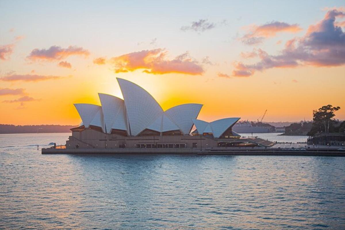 pohled na operu v Sydney při západu slunce