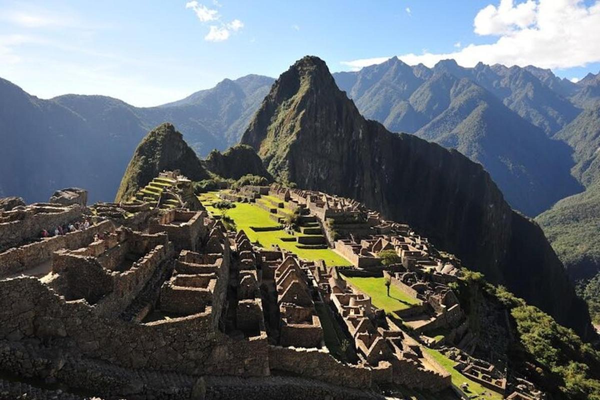 widok na ruiny Machu Picchu na górze