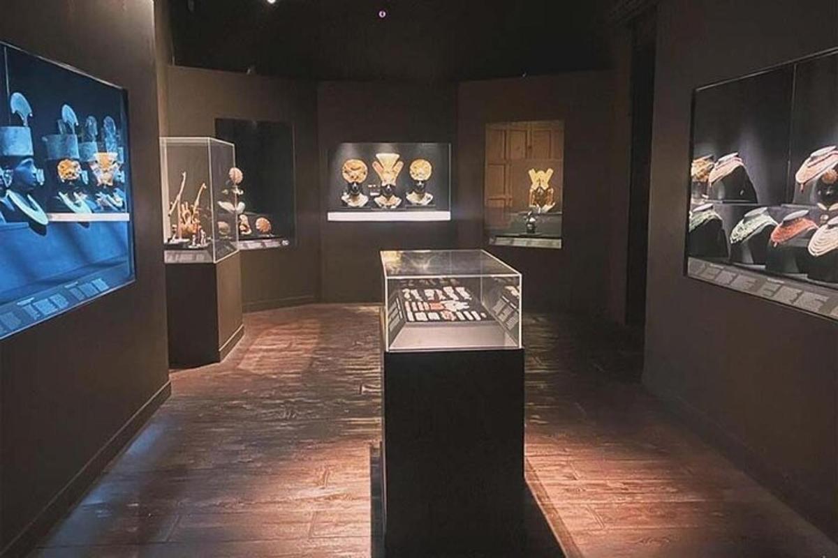 bekas pameran di muzium dengan pelbagai jenis kasut