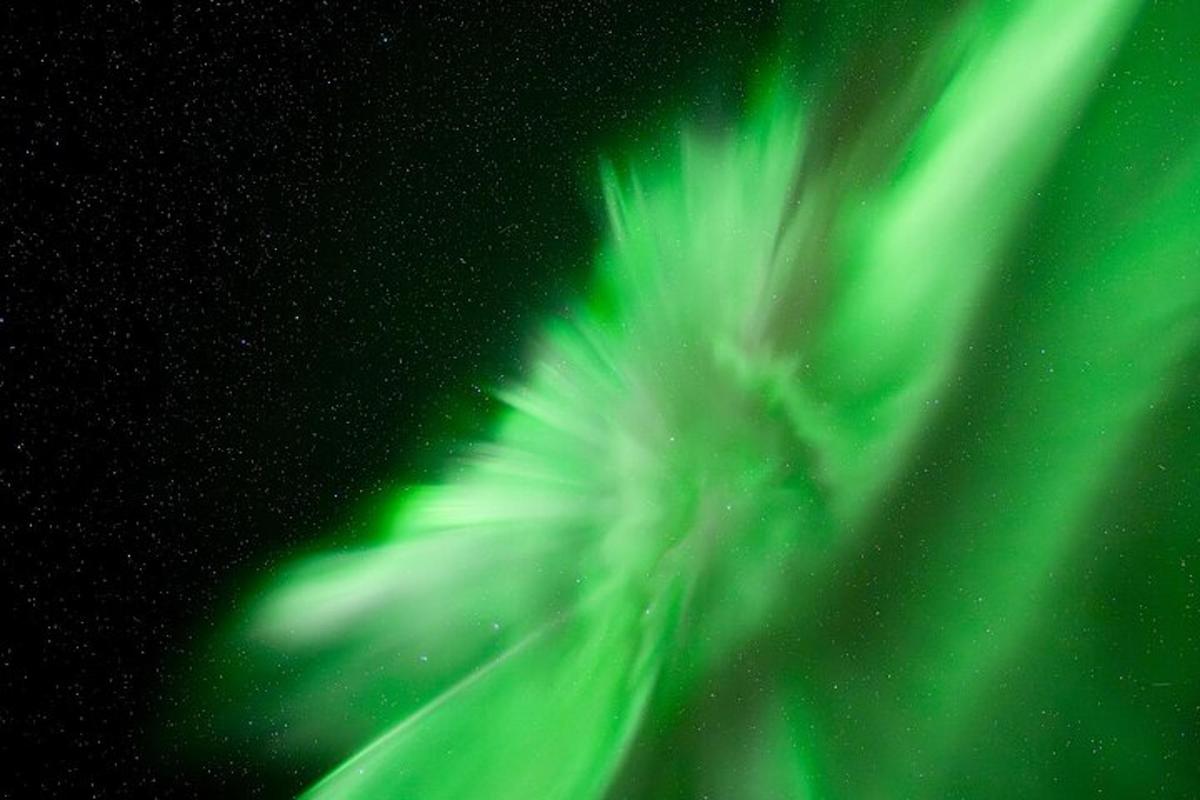 un'immagine dell'aurora boreale nel cielo