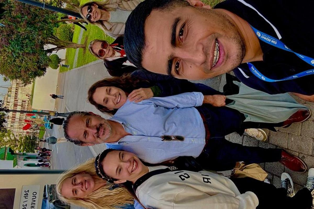 grupp inimesi, kes poseerivad pildi jaoks