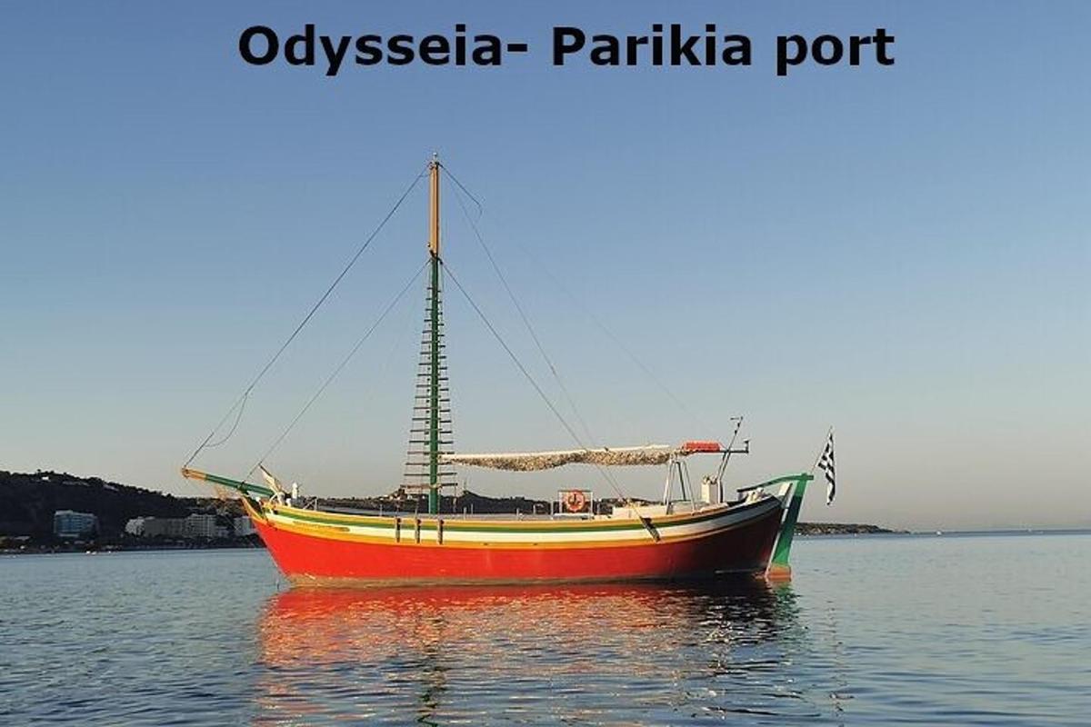 ein Boot liegt im Wasser