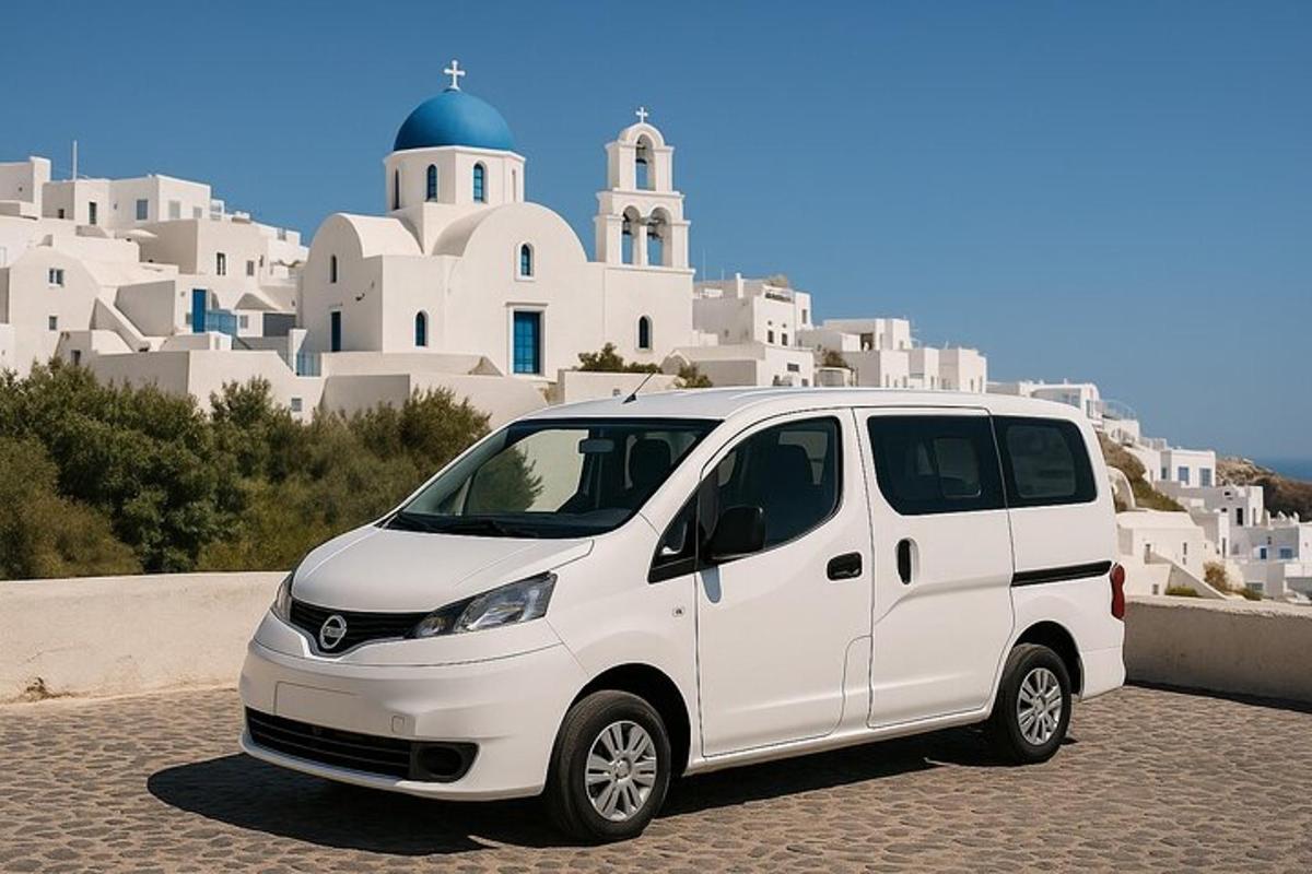 bel kombi parkiran pred stavbo