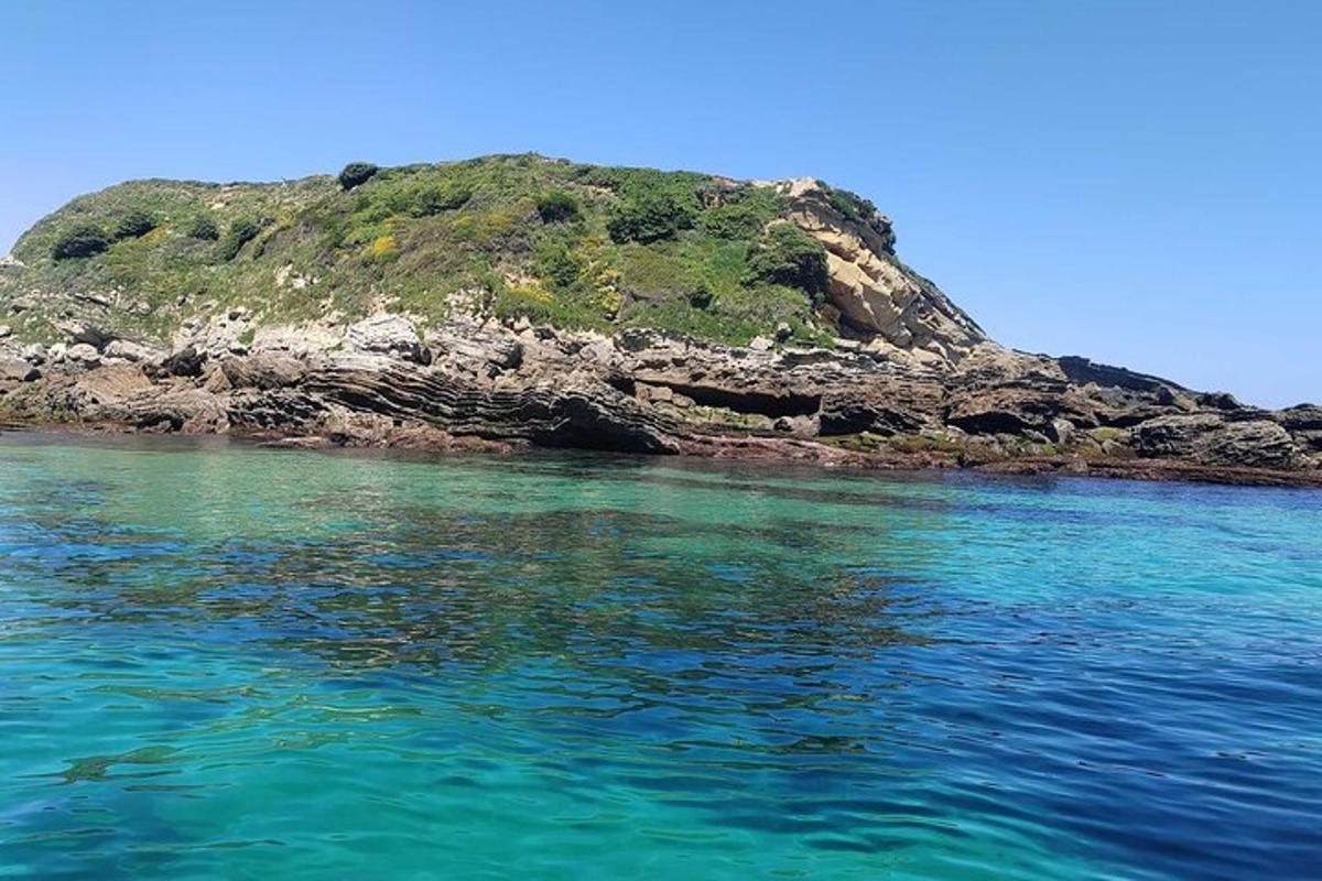 una isla en medio del agua