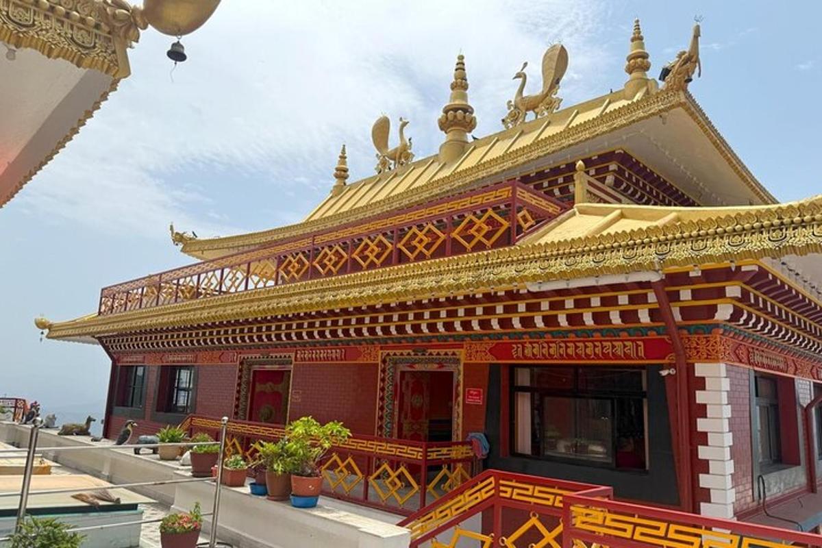 a building with a golden roof on top of it