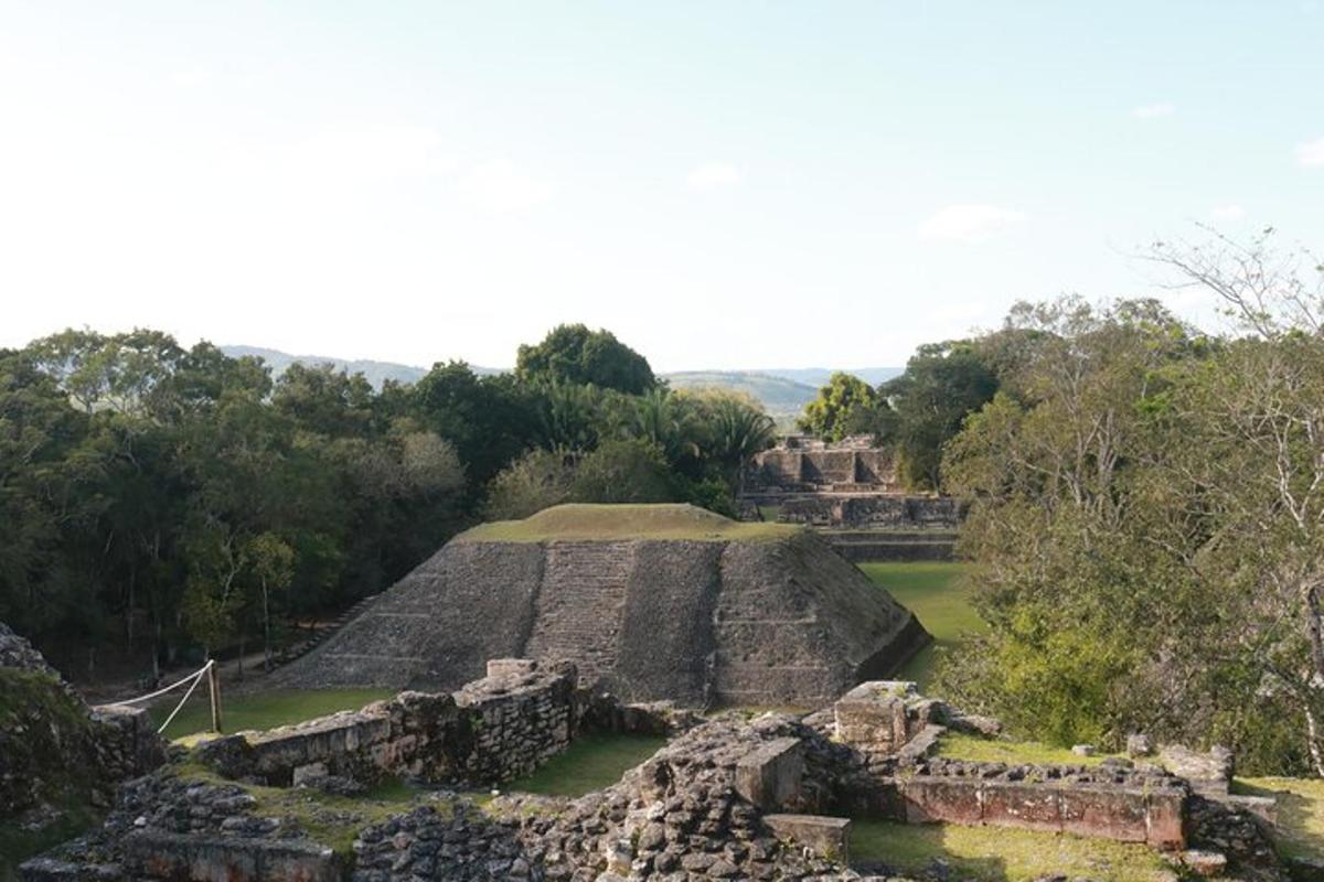 en pyramide ved ruinene av mayabyen