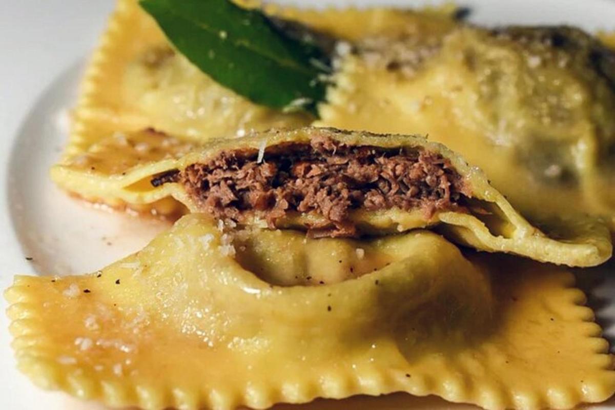 sepinggan makanan dengan sekeping makanan