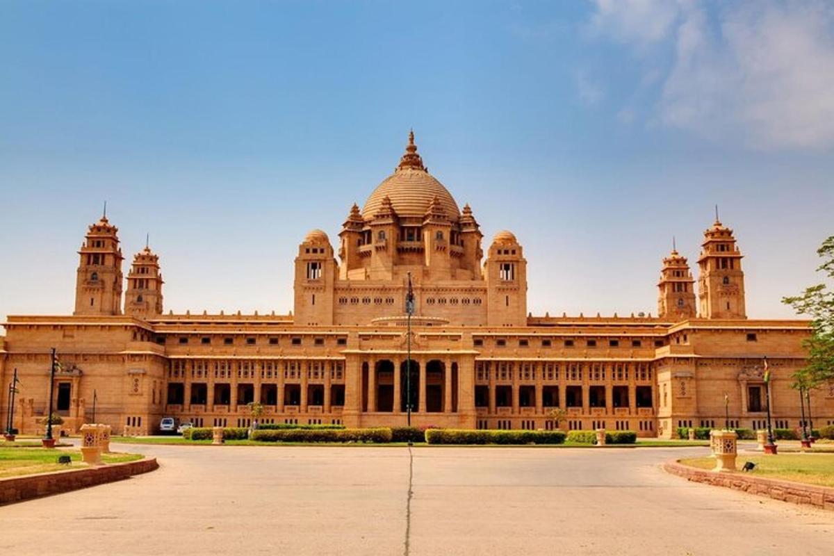 a large building with a dome on top of it