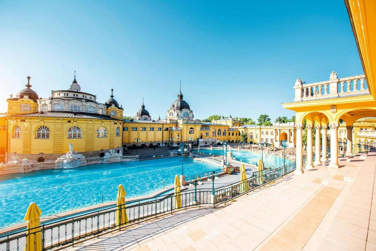 a view of the pool at the palace of versailles