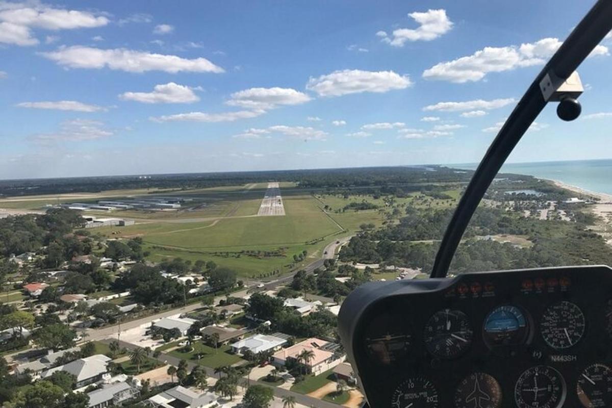 una vista dalla cabina di pilotaggio di un elicottero