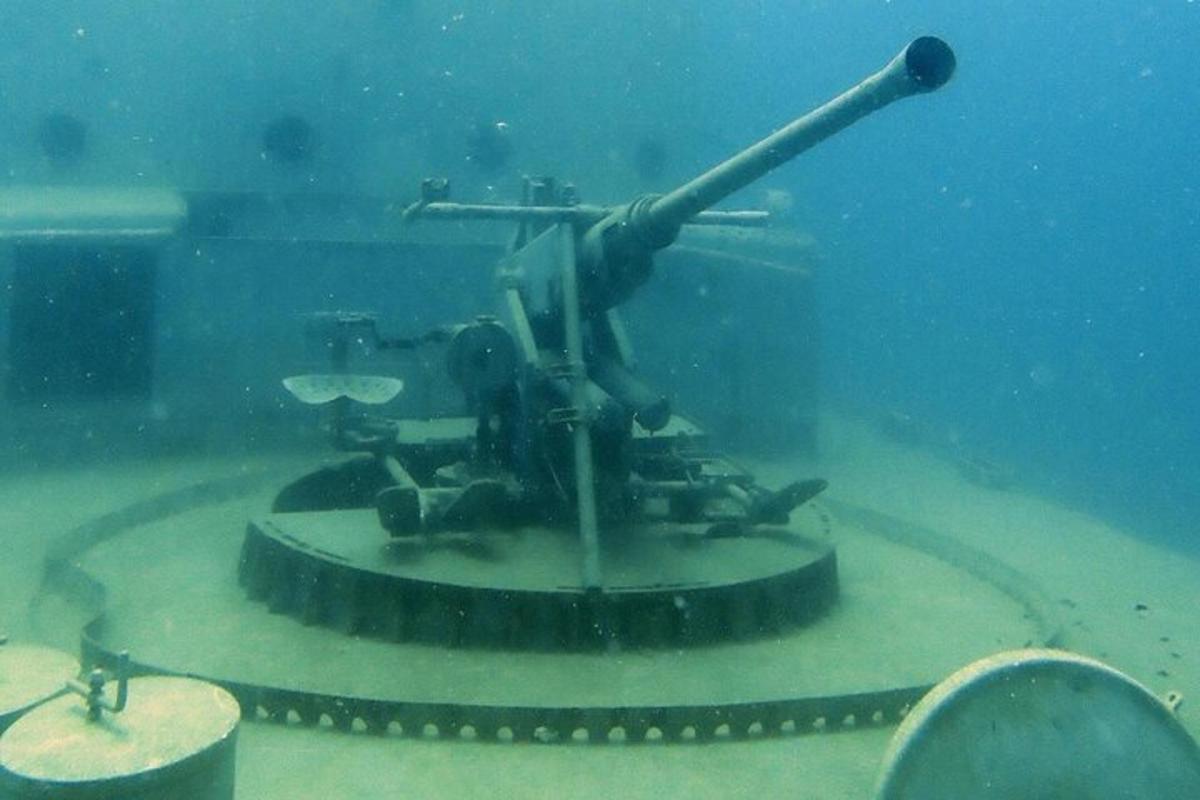 un tanc a l'aigua de l'oceà