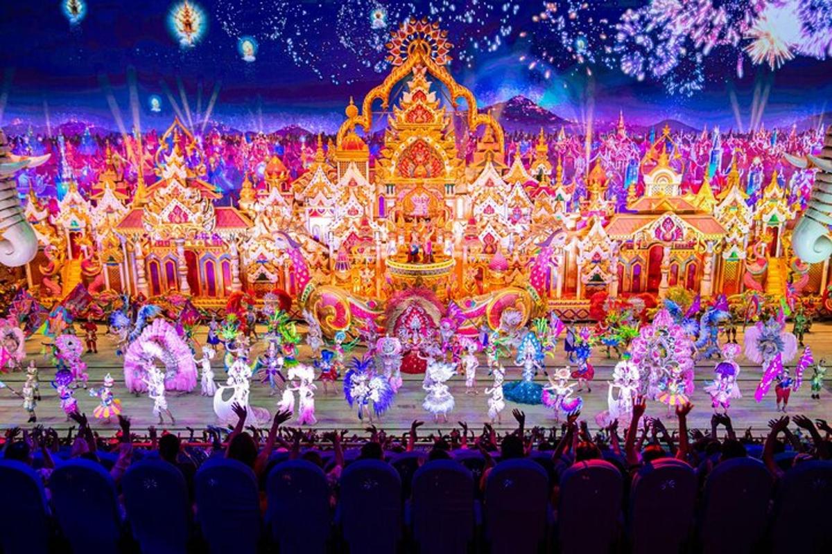 một cuộc diễu hành trước lễ hội với mọi người đang xem