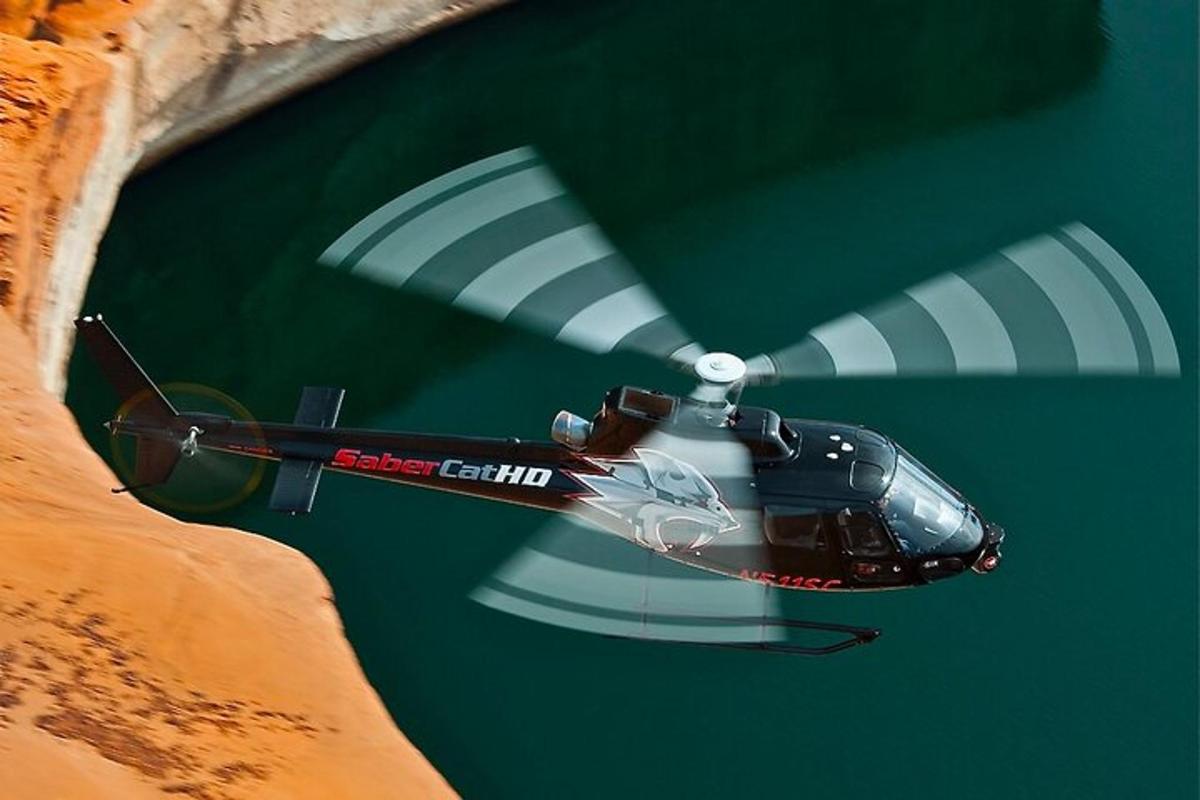 helikopter lendab õhus