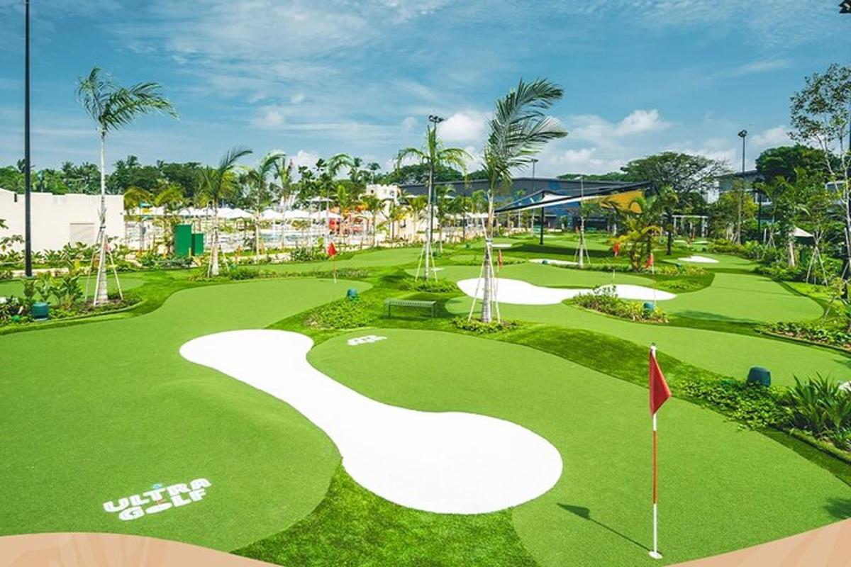 Letecký pohled na golfové hřiště v resortu
