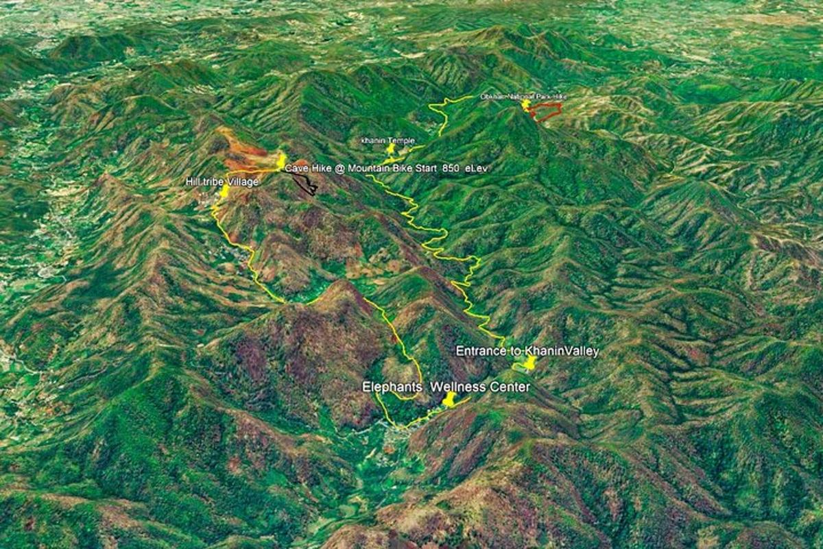 una mappa di una montagna con una strada su di essa