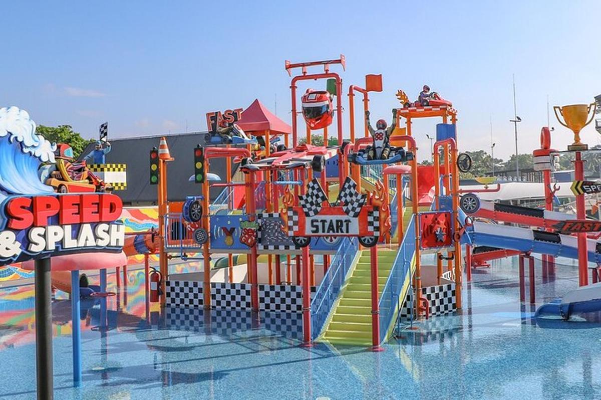 hullámvasút egy víziparkban