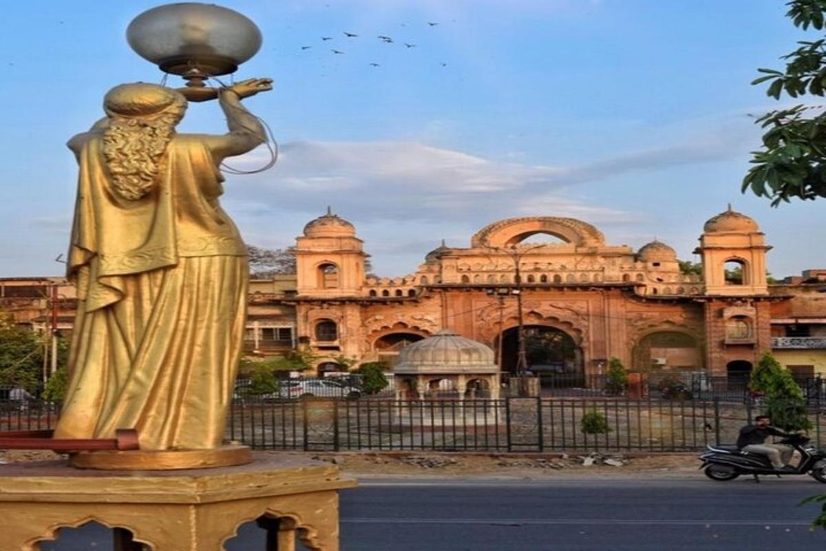 a statue in front of a large building