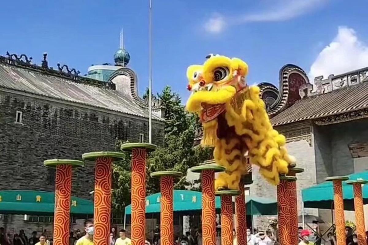 游乐园里的中国龙气球