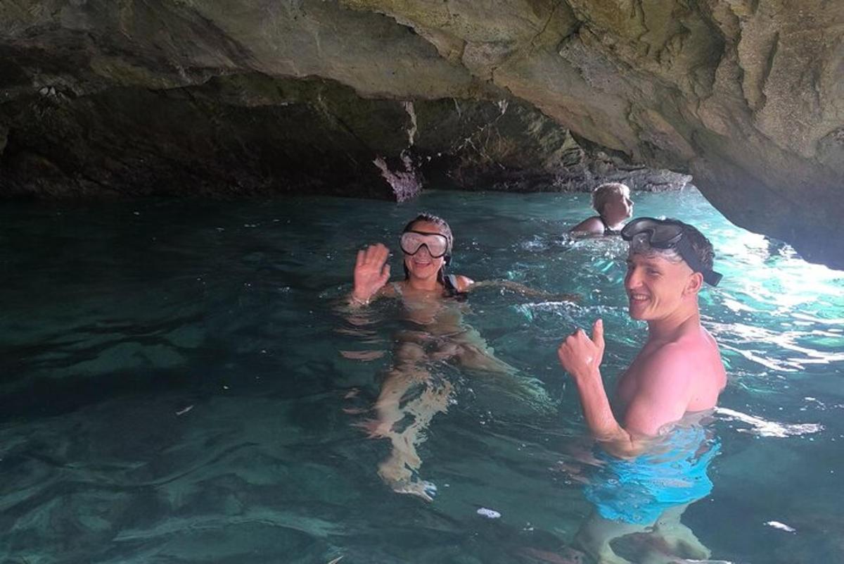 Kajak-Tour mit Höhlen, Schnorcheln und Picknick inklusive Klippensprung