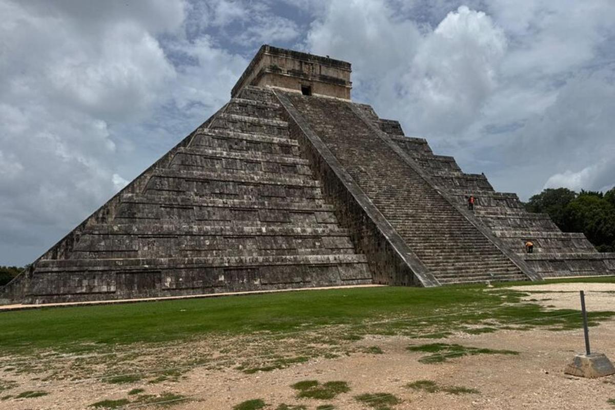 uma pirâmide na pirâmide maia