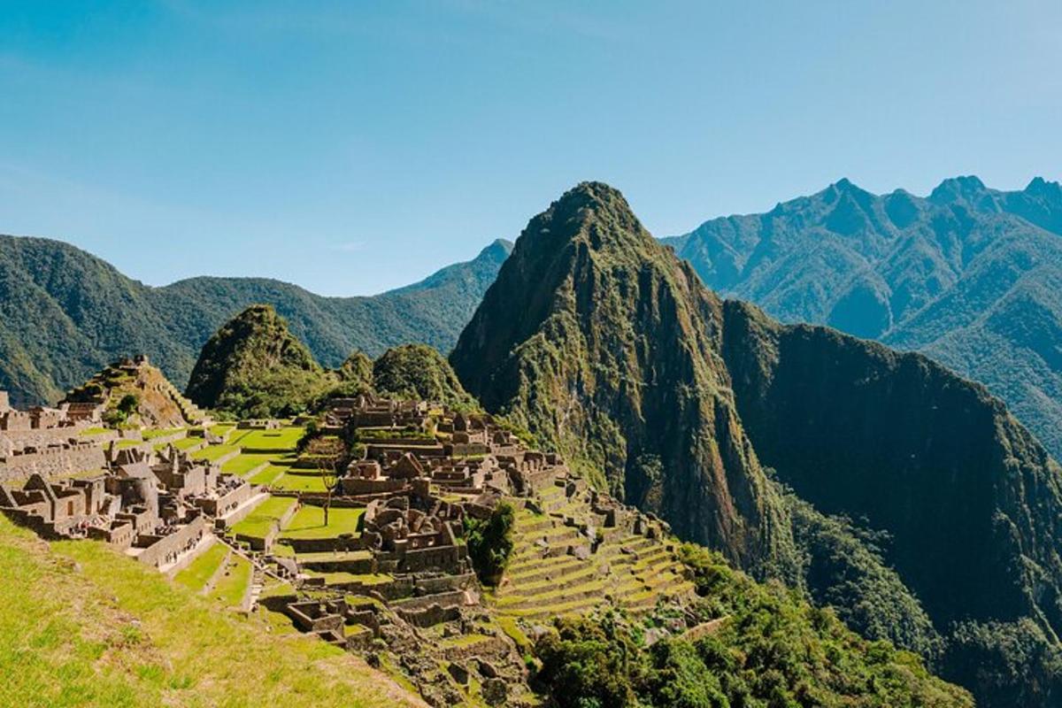 ein Blick auf Machu Picchu in den Bergen
