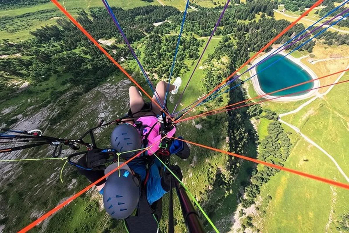 Baptême en parapente à La Clusaz : vol biplace d'1 h – photo 2