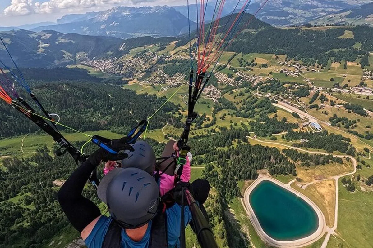 Baptême en parapente à La Clusaz : vol biplace d'1 h – photo 3