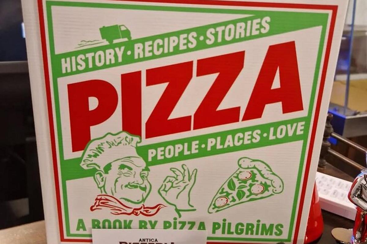 krabice pizzy s obrázkem muže