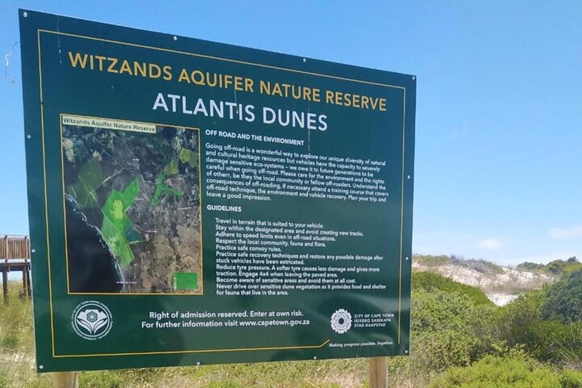 un cartello per le dune di Atlantide sulla spiaggia